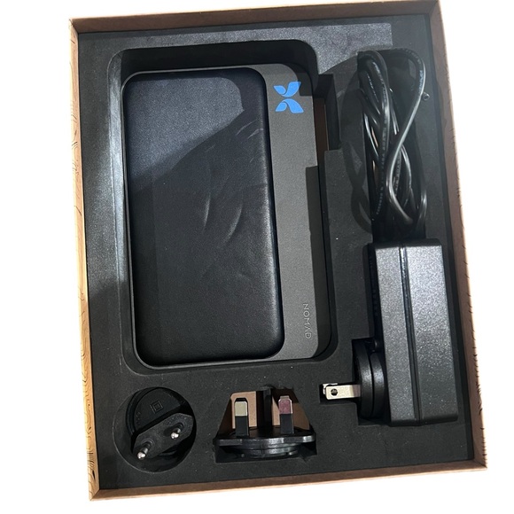 Nomad Base Station Wireless Charging Dock - Picture 2 of 5